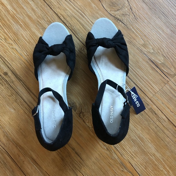 Old Navy Faux Suede Wedge Sandals - Picture 4 of 7